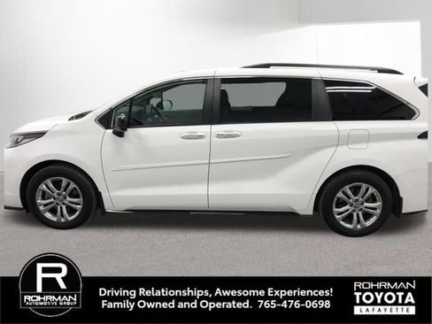 Used 2023 Toyota Sienna XSE w/ XSE Plus Package AWD/4WD image 3