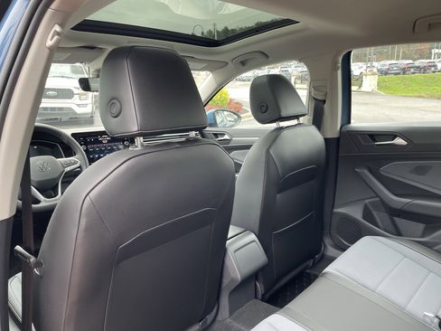 New 2026 Volkswagen Jetta SE FWD image 12