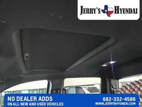 Used 2024 GMC Sierra 1500 AT4 w/ Technology Package AWD/4WD image 9