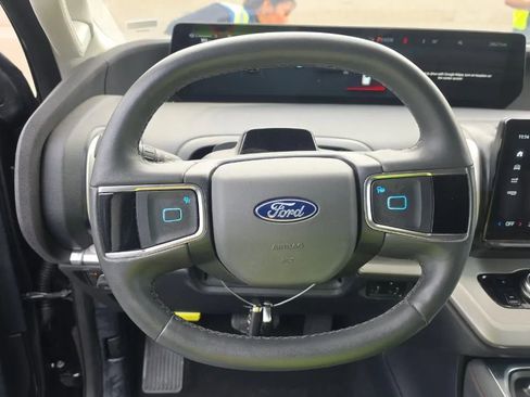 Used 2025 Ford Expedition Max Active AWD/4WD image 9