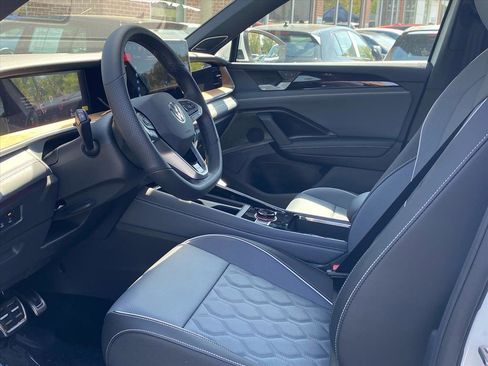 New 2026 Volkswagen Tiguan SEL R-Line image 10