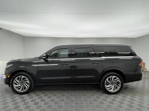 Used 2025 Lincoln Navigator L Reserve AWD/4WD image 17