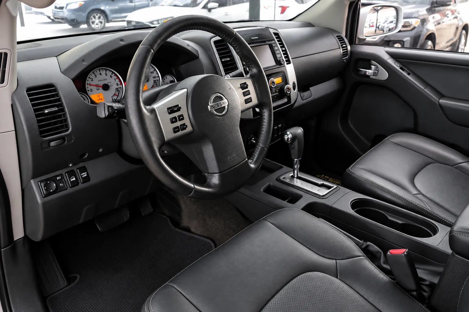 Used 2016 Nissan Frontier PRO-4X w/ Pro-4x Luxury Package AWD/4WD image 3