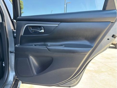 Used 2016 Nissan Altima 2.5 SV w/ Convenience Package FWD image 30