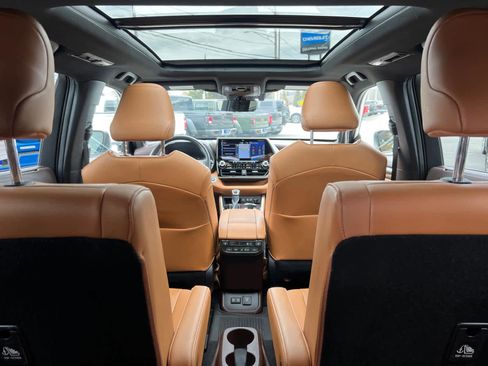 Used 2020 Toyota Highlander Platinum image 40