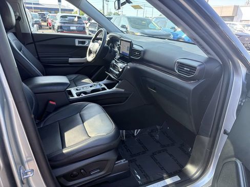 Used 2024 Ford Explorer Limited w/ Equipment Group 301A AWD/4WD image 15