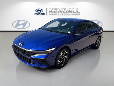 Certified 2025 Hyundai Elantra Sport FWD image 3