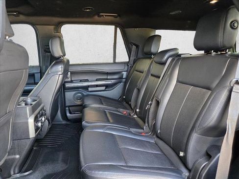 Used 2019 Ford Expedition XLT w/ Equipment Group 202A RWD image 18