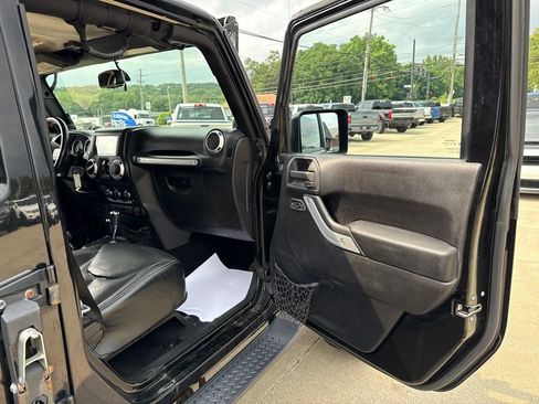 Used 2014 Jeep Wrangler Unlimited Rubicon w/ Connectivity Group AWD/4WD image 33
