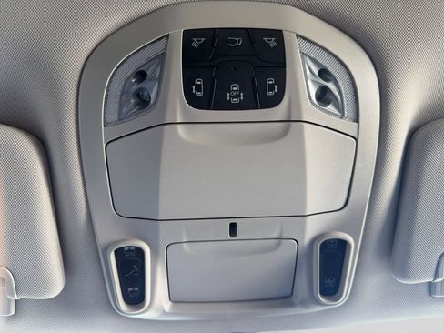 Used 2023 Chrysler Pacifica Limited image 19