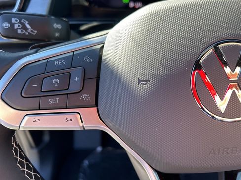 New 2026 Volkswagen Atlas Cross Sport SE image 15