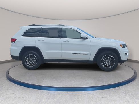 Used 2020 Jeep Grand Cherokee Laredo w/ Laredo X Package AWD/4WD image 5