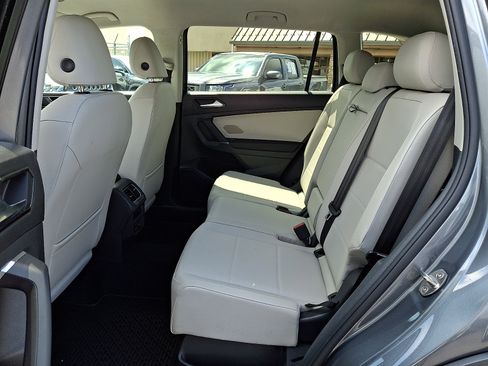 Used 2018 Volkswagen Tiguan SE AWD/4WD image 10
