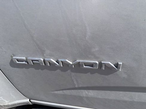 Used 2018 GMC Canyon SLE image 31