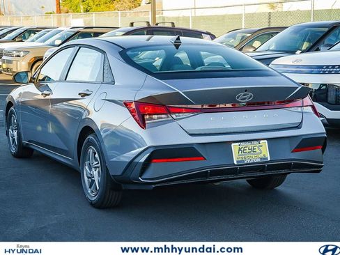New 2026 Hyundai Elantra SE FWD image 6