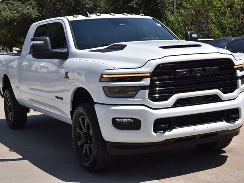 Used 2025 RAM 2500 Laramie w/ Night Edition AWD/4WD image 4