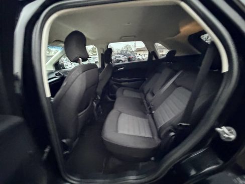 Used 2018 Ford Edge SE image 23