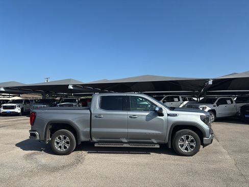 Used 2024 GMC Sierra 1500 SLE w/ Preferred Package AWD/4WD image 4