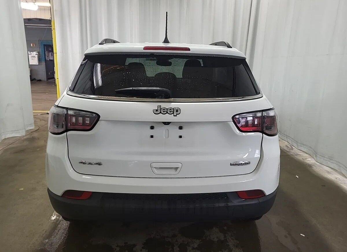 Used 2023 Jeep Compass Latitude w/ Convenience Group AWD/4WD image 2
