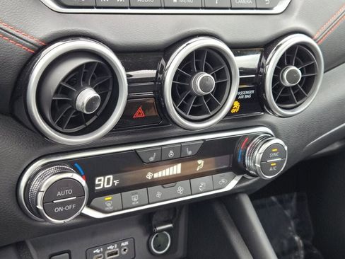 Used 2025 Nissan Sentra SR w/ SR Premium Package image 29