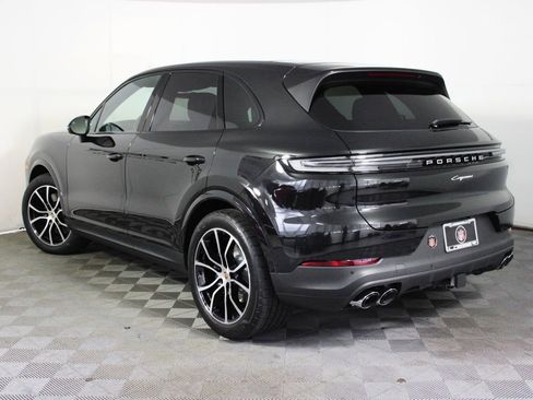 Certified 2026 Porsche Cayenne image 3