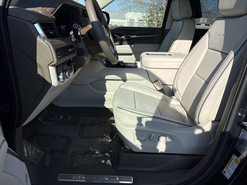Used 2024 GMC Yukon XL Denali w/ Advanced Technology Package AWD/4WD image 23