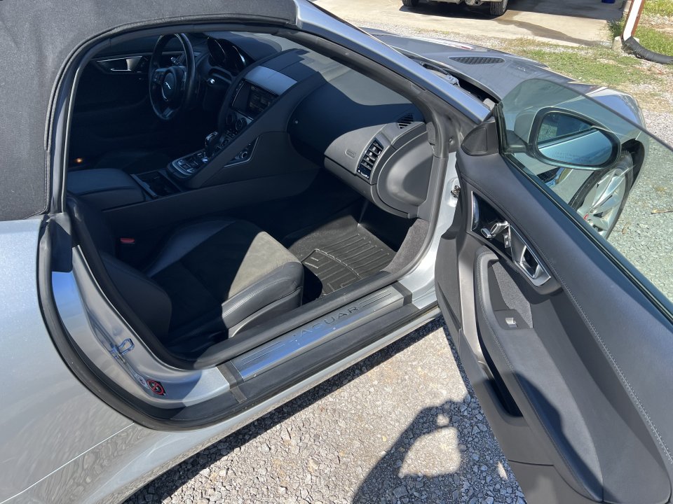 Used 2017 Jaguar F-TYPE Convertible RWD image 11