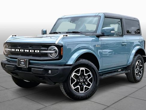 Used 2022 Ford Bronco Outer Banks image 2