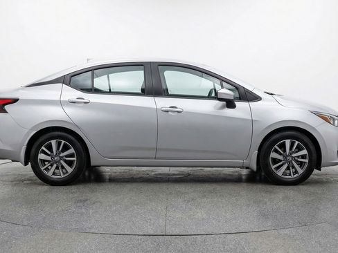 Used 2025 Nissan Versa SV image 8