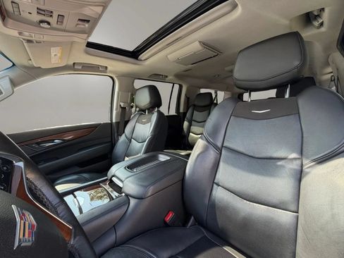 Used 2020 Cadillac Escalade ESV Luxury AWD/4WD image 10