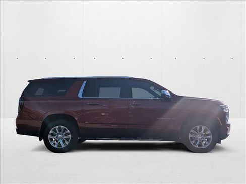 New 2025 Chevrolet Suburban Premier image 4