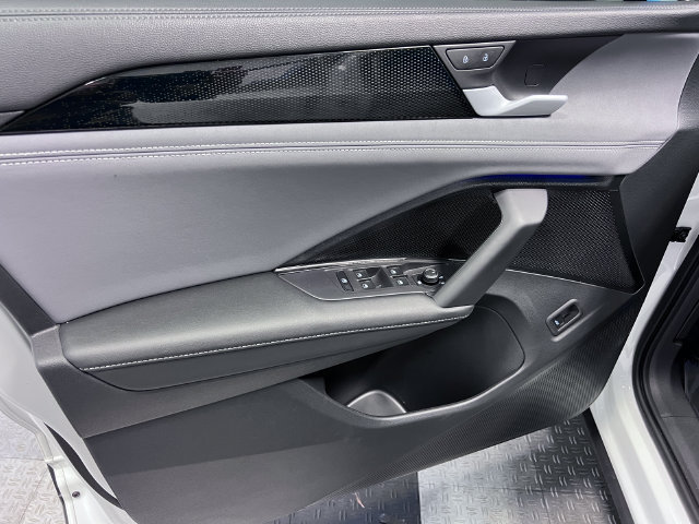 Certified 2026 Volkswagen Tiguan SE FWD image 8
