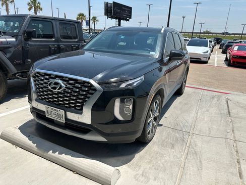 Used 2020 Hyundai Palisade SEL w/ Premium Package FWD image 2
