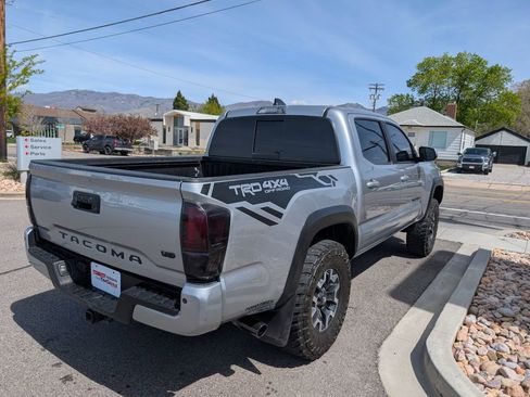 Used 2022 Toyota Tacoma TRD Off-Road w/ TRD Premium Off Road Package image 5