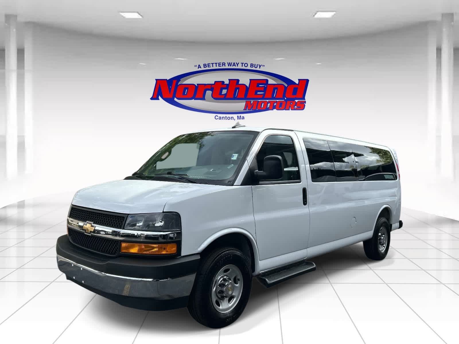 Used 2025 Chevrolet Express 3500 LT w/ LT Preferred Equipment Group RWD image 7