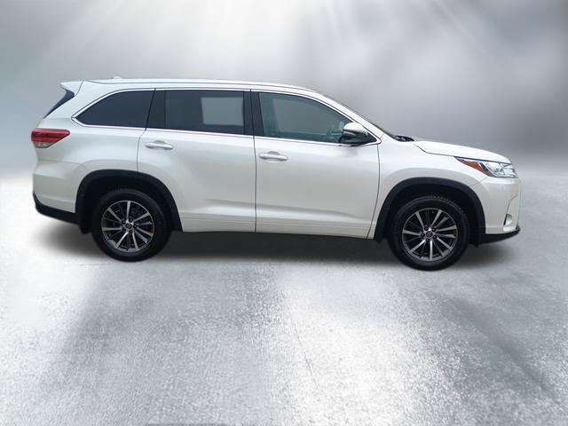 Used 2017 Toyota Highlander XLE AWD/4WD image 7