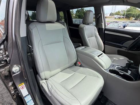Used 2015 Toyota Highlander XLE AWD/4WD image 17