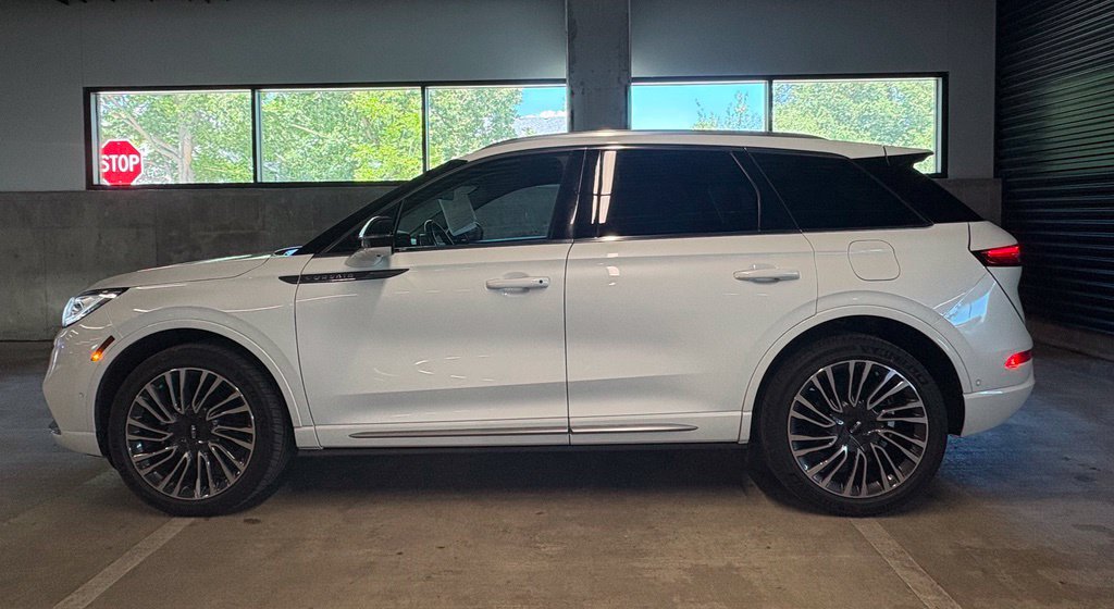 Used 2020 Lincoln Corsair Reserve w/ Equipment Group 202A AWD/4WD image 2