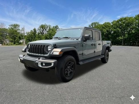 Used 2024 Jeep Gladiator Sport AWD/4WD image 4