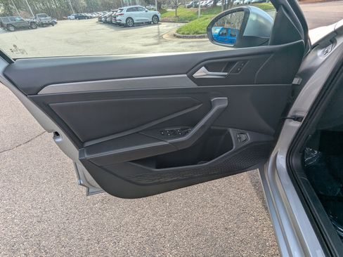 Used 2023 Volkswagen Jetta SE w/ Panoramic Sunroof Package image 16