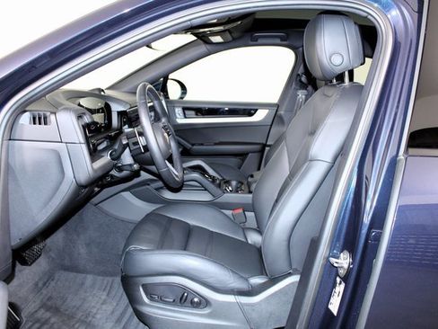 Used 2024 Porsche Cayenne Coupe image 5