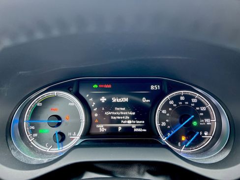 Used 2024 Toyota Venza LE image 11