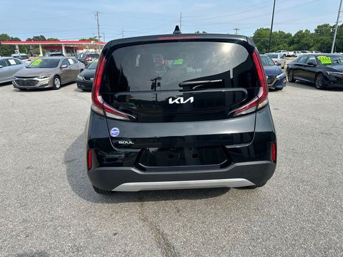 Used 2025 Kia Soul LX w/ LX Technology Package FWD image 4