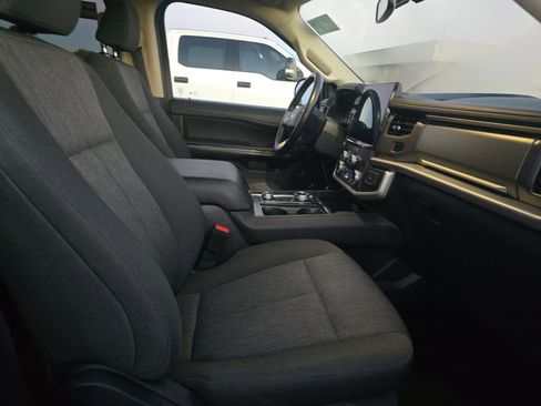 Used 2022 Ford Expedition XLT image 5