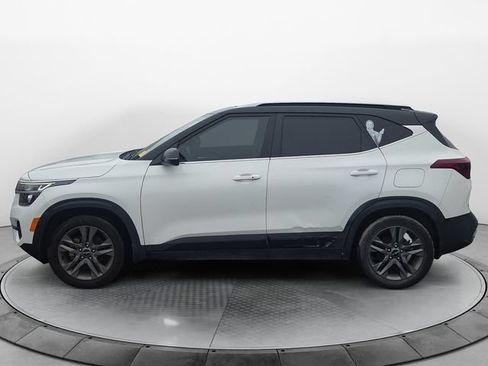 Used 2023 Kia Seltos S w/ Navigation Package FWD image 2