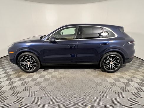 Certified 2025 Porsche Cayenne AWD/4WD image 2