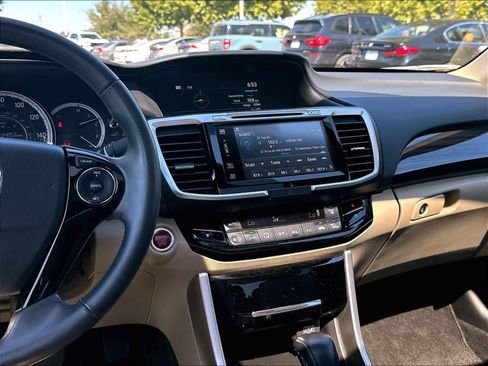 Used 2017 Honda Accord EX-L image 12
