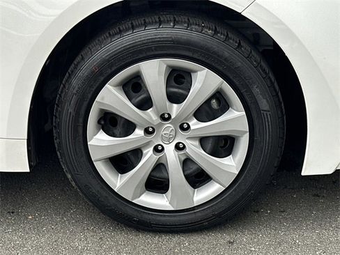 Certified 2024 Toyota Corolla LE image 9