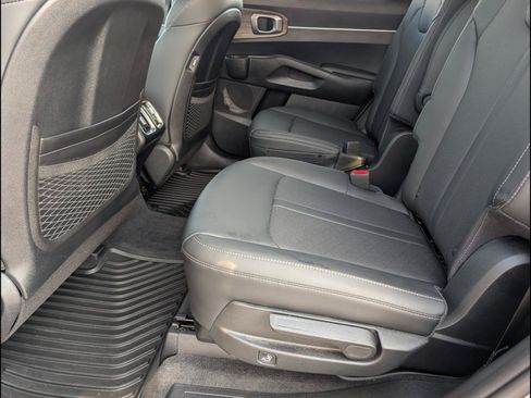 Used 2021 Kia Sorento EX FWD image 12