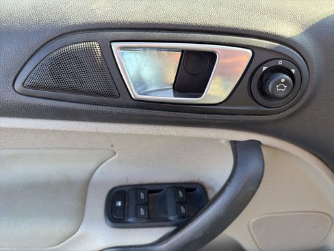 Used 2016 Ford Fiesta SE image 23